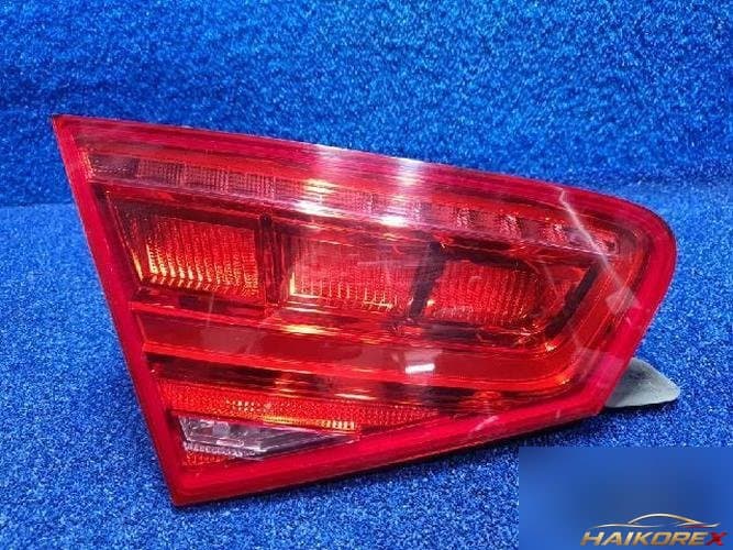 Audi A8 2011 — накладка задней двери (левая) 4H0945093
