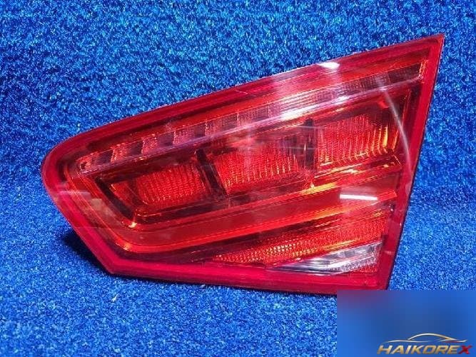 Audi A8 2011 — накладка крышки багажника с фонарем подсветки номера 4H0945094