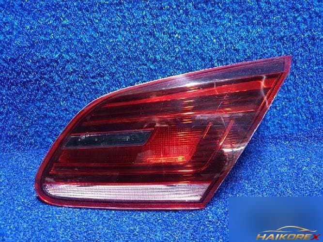 Volkswagen CC 2014 — накладка крышки багажника с фонарём подсветки номера 3C8945308T