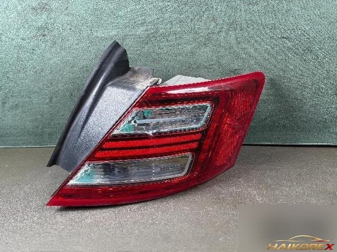 Ford Taurus 2011 — комбинированный фонарь задний правый