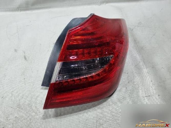 Hyundai Genesis 2014 — задний комбинированный фонарь правый (пассажирский)
