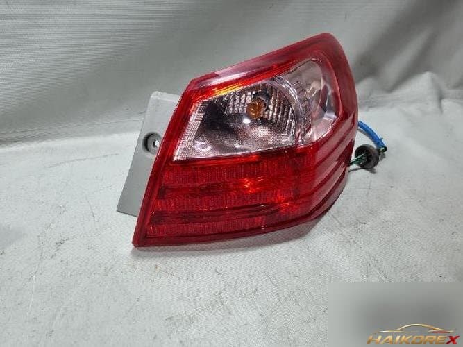 Nissan Rogue 2011 — комбинированный фонарь задний правый (со стороны пассажира)