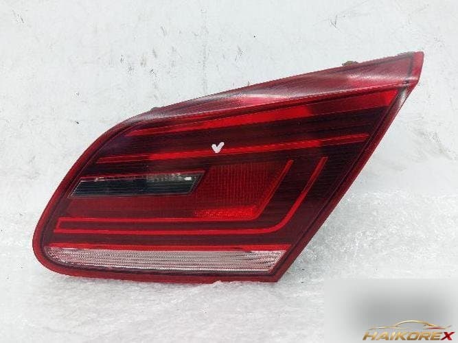 Volkswagen CC 2013 — накладка крышки багажника с фонарём (правая) 3C8 945 308 P 1