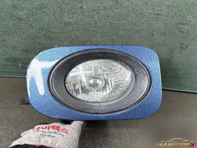 Nissan Cube 2005 — противотуманная фара правая (пассажирская)