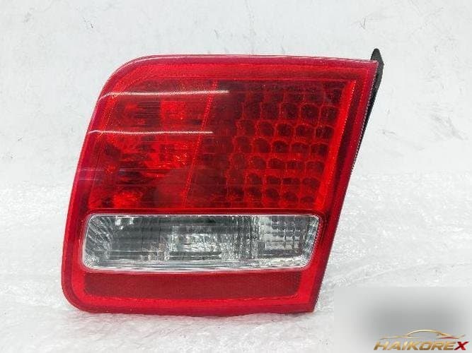 Audi A8 2006 — накладка крышки багажника с подсветкой номера (правая) 4E0945094G