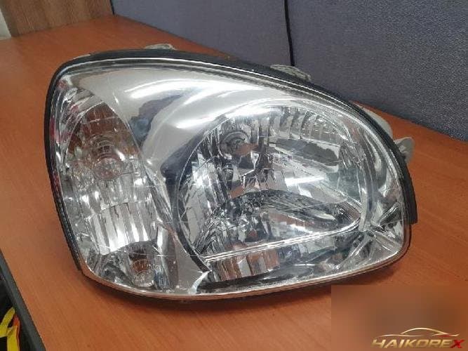 Hyundai Santa Fe 2005 — фара передняя правая