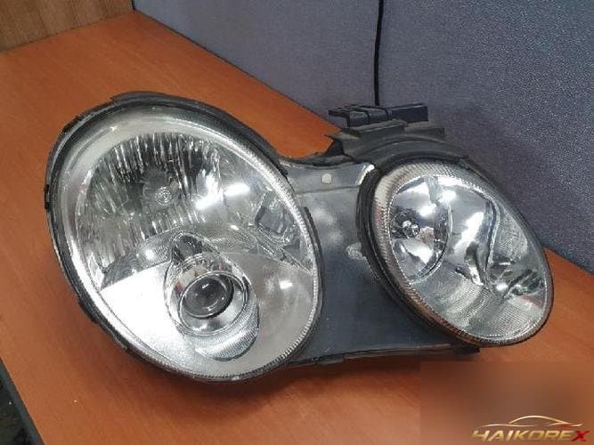 Kia Opirus 2011 — фара головного света правая (HID)
