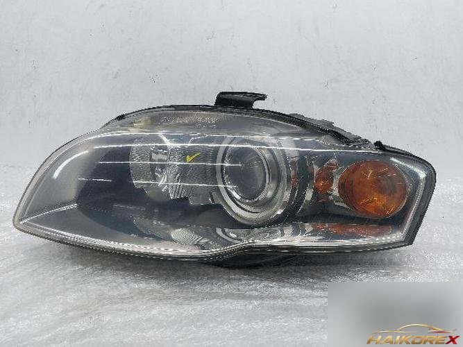 Audi A4 2006 — фара левая