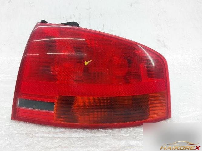Audi A4 2006 — комбинированный фонарь задний правый 8E5 945 096 2