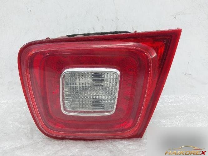 Chevrolet Malibu 2013 — накладка крышки багажника с подсветкой номера (правая) 22928364