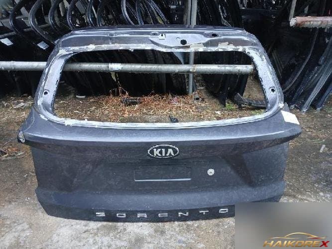 Kia Sorento 2022 — дверь багажника