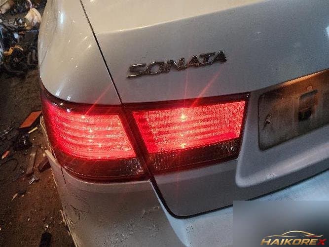 Hyundai Sonata 2009 — накладка двери задней левая 92403-3K0