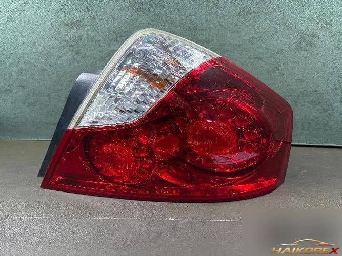 Infiniti M 2006 — комбинированный фонарь задний правый (пассажирский) 2