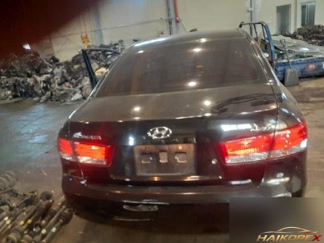 Hyundai Sonata 2006 — комбинированный фонарь задний правый (пассажирский) 92402-3K0