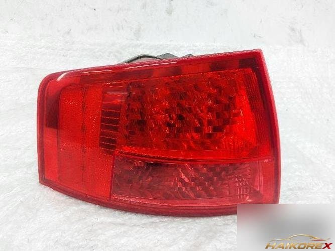 Audi A8 2006 — комбинированный фонарь задний левый (D3)