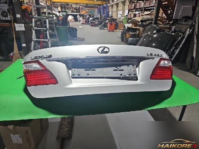 Lexus LS 2011 — дверь багажника
