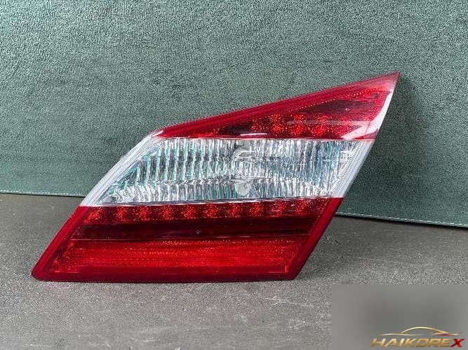 Hyundai Genesis 2012 — фонарь крышки багажника правый LED