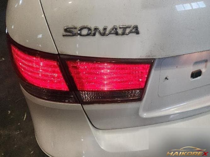 Hyundai Sonata 2009 — накладка двери задней левой 92403-3K0