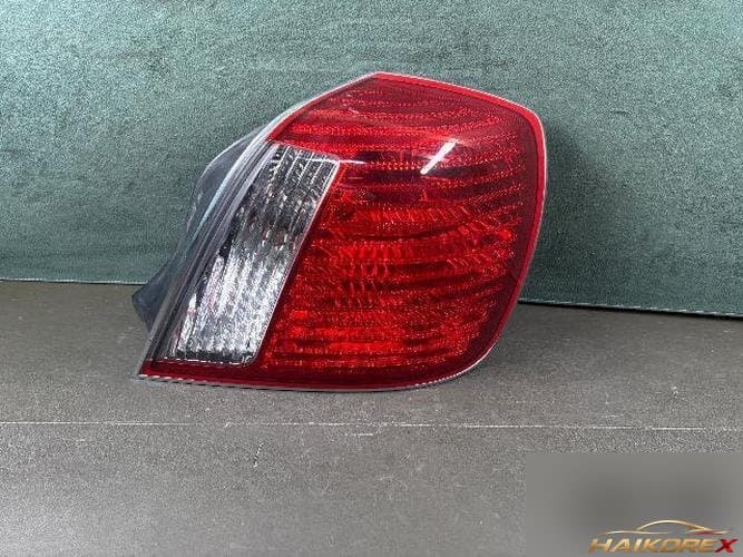 Hyundai Grandeur 2004 — задний комбинированный фонарь правый (пассажирский)