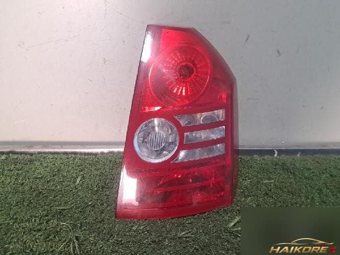 Chrysler 300 2008 — задний фонарь комбинированный, правый (пассажирский)
