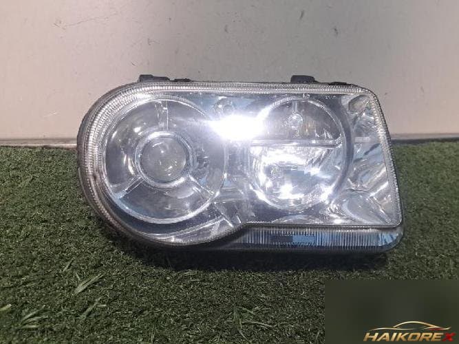 Chrysler 300 2008 — фара правая HID