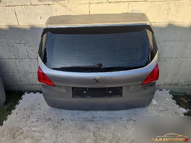 Peugeot 2008 2015 — крышка багажника