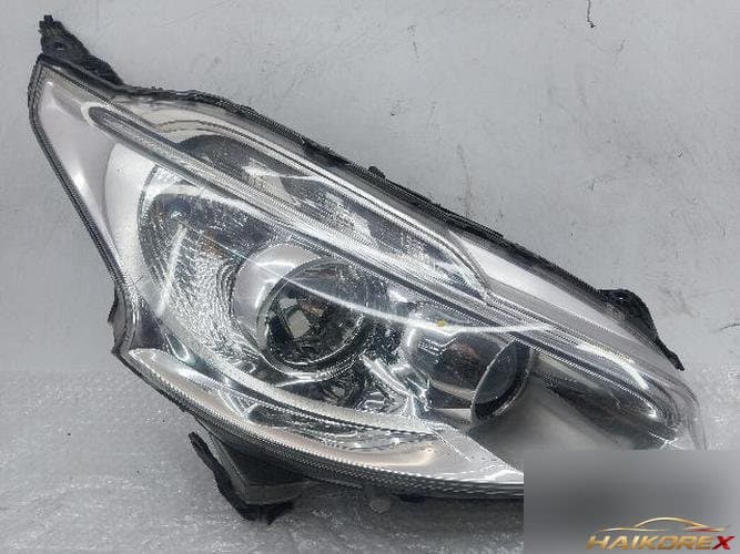 Peugeot 208 2015 — фара правая