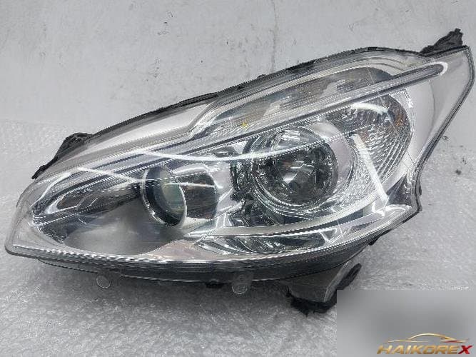 Peugeot 208 2015 — фара левая