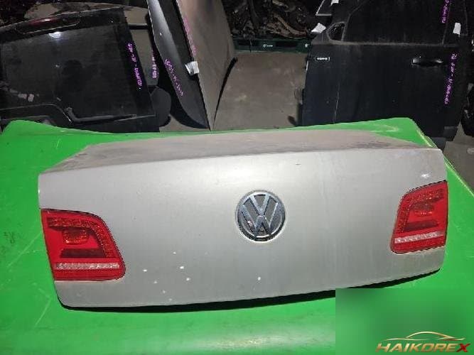 Volkswagen Phaeton 2011 — крышка багажника 3D5827025T