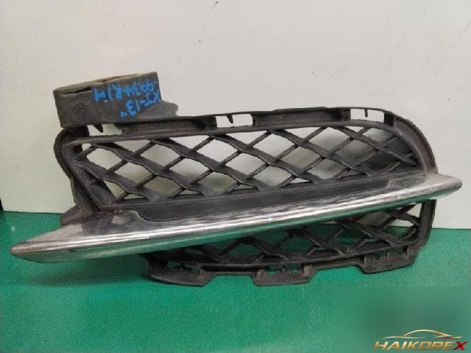 Jaguar XJ 2013 — решётка противотуманной фары правая AW93-15K232-AB