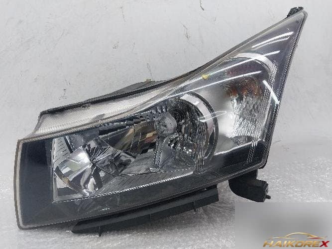 Chevrolet Cruze 2011 — фара левая