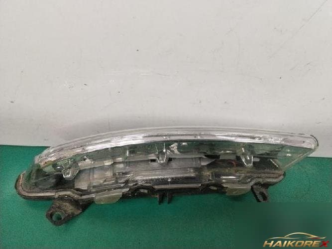 Mercedes-Benz S-Class 2010 — дневные огни правые