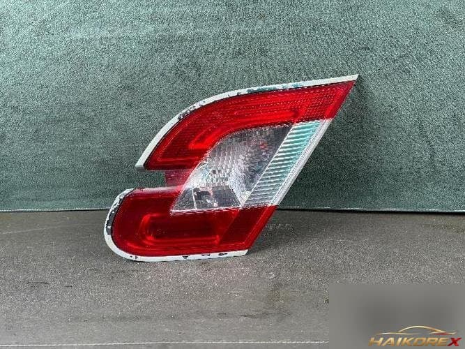 Ford Taurus 2010 — задняя дверь (белый)