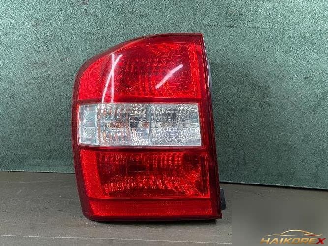 Kia Carnival 2012 — комбинирующий фонарь задний левый (водителя)
