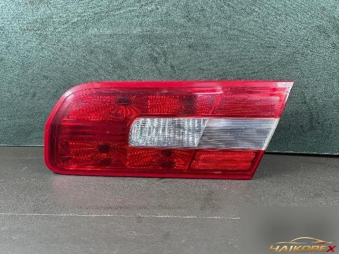 Ford MKZ 2009 — накладка крышки багажника (с фонарём) 1