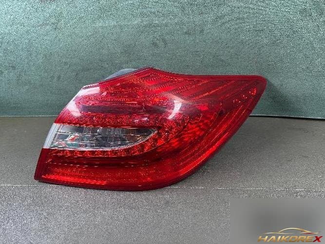 Hyundai Genesis 2011 — комбинированный фонарь задний правый (пассажирский) LED