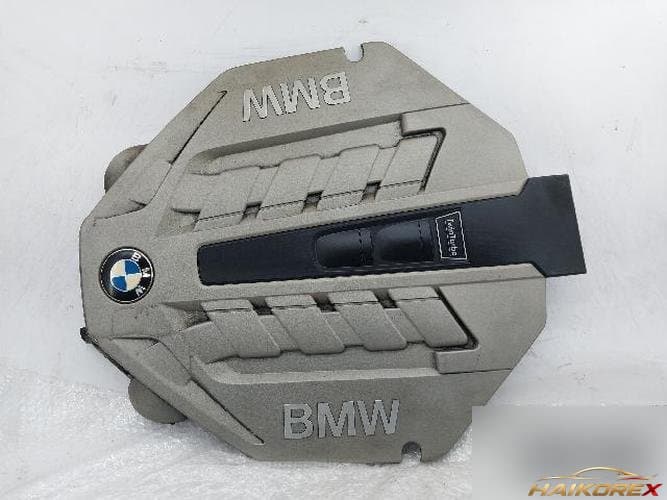 BMW 7 Series 2009 — крышка двигателя
