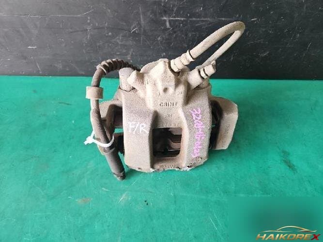 BMW 3 Series 2016 — передний тормозной суппорт правый 6857688