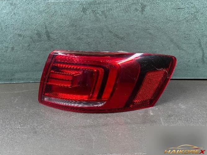 Volkswagen Jetta 2014 — фонарь задний в сборе правый (LED)