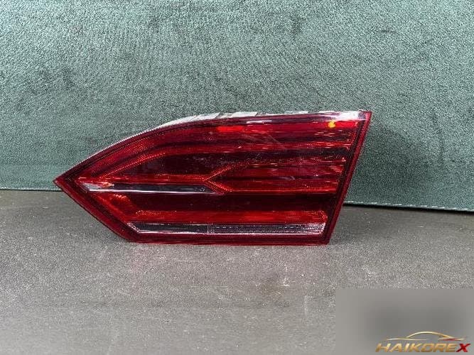 Volkswagen Jetta 2014 — задний фонарь в сборе, белый, 1 шт.