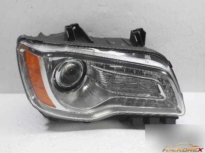 Chrysler 300 2014 — фара головного света правая HID