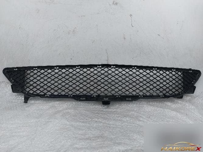 Mercedes-Benz B-Class 2013 — решётка радиатора нижняя A2468851122