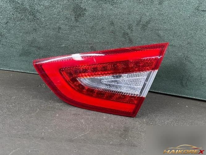 Hyundai Tucson 2015 — фонарь в крышку багажника