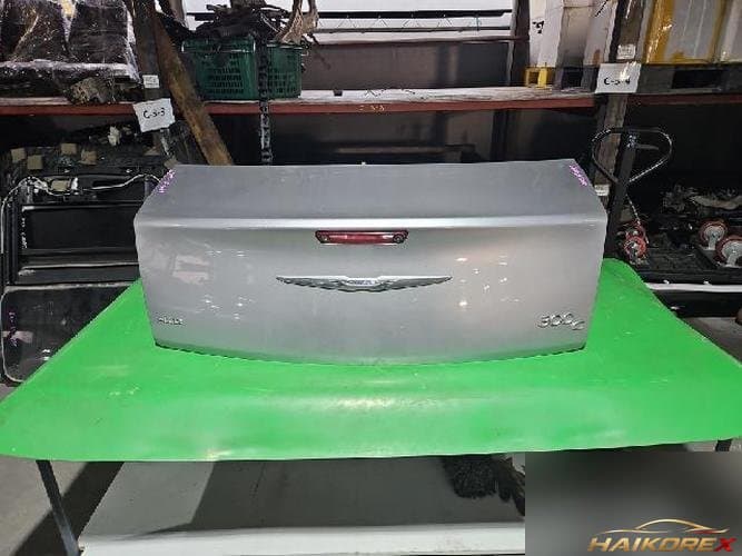 Chrysler 300 2013 — крышка багажника