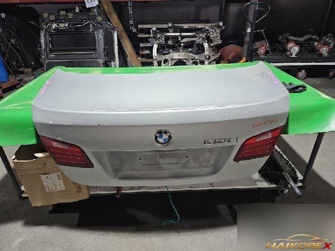 BMW 5-Series 2015 — крышка багажника