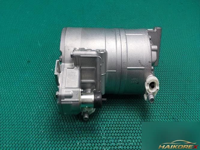Mercedes-Benz E-Class 2021 — компрессор кондиционера A0008303204