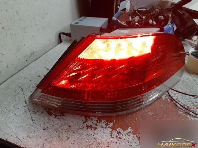 BMW 7 Series 2005 — фара задняя правая наружная 737