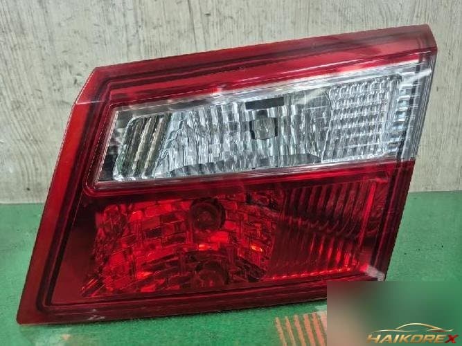 Renault SM5 2015 — накладка крышки багажника (с фонарём) 265500030R
