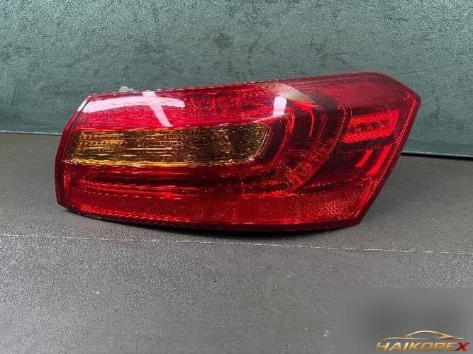 Kia K7 2012 — фонарь задний комбинированный правый (пассажирский)