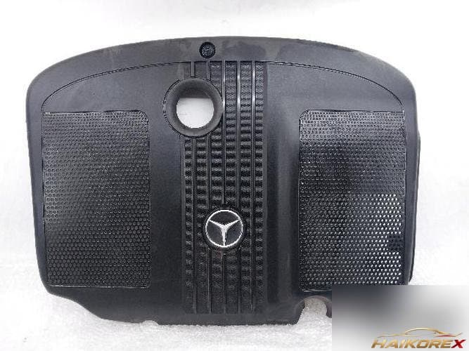 Mercedes-Benz C-Class 2012 — крышка двигателя 1